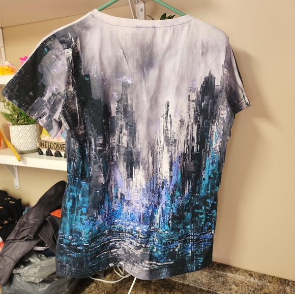 Abstract Cityscape Women's Top - Picture 2 of 4